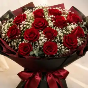 Midnight Velvet: 12 Premium Crimson Roses