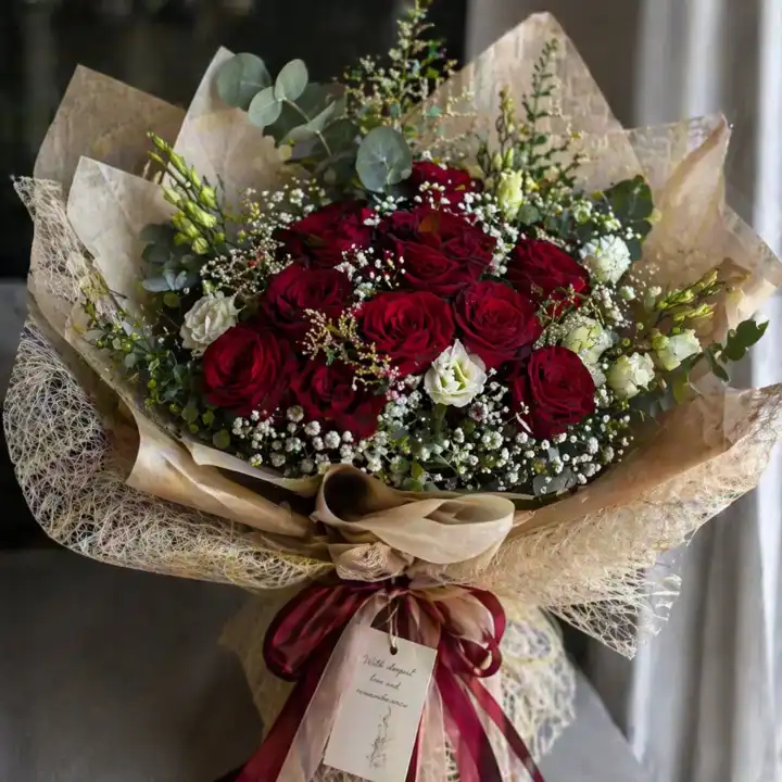 The Timeless Love Bouquet: 18 Luxurious Red Roses 1 18 red rose