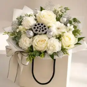 White Christmas Flower Bouquet Gift Bag